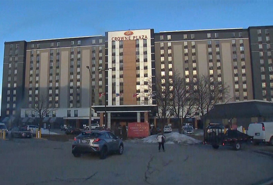 ۱۳ نفر از کارکنان یک هتل قرنطینه مسافران در تورنتو به کرونا مبتلا شده اند