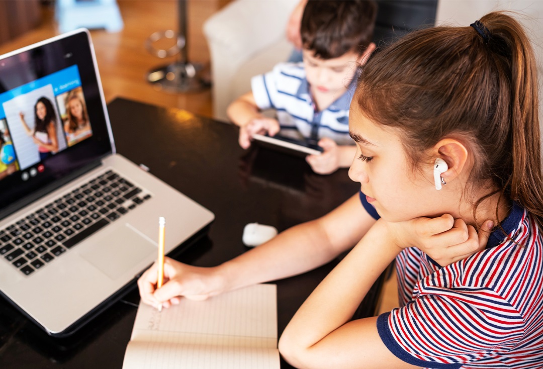 کلاس های آنلاین برای دانش آموزان آنتاریو سال آینده هم برقرار است