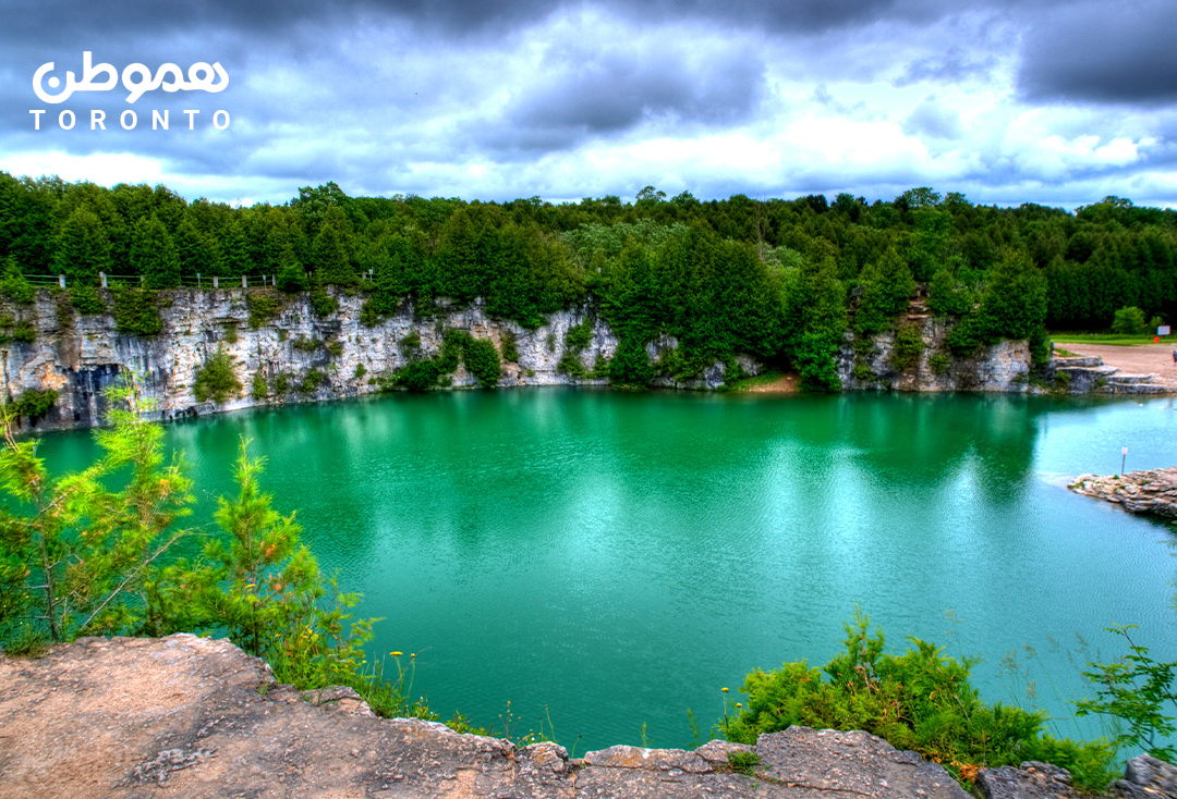 یک دریاچه زیبا برای شنا در نزدیکی تورنتو Elora Quarry