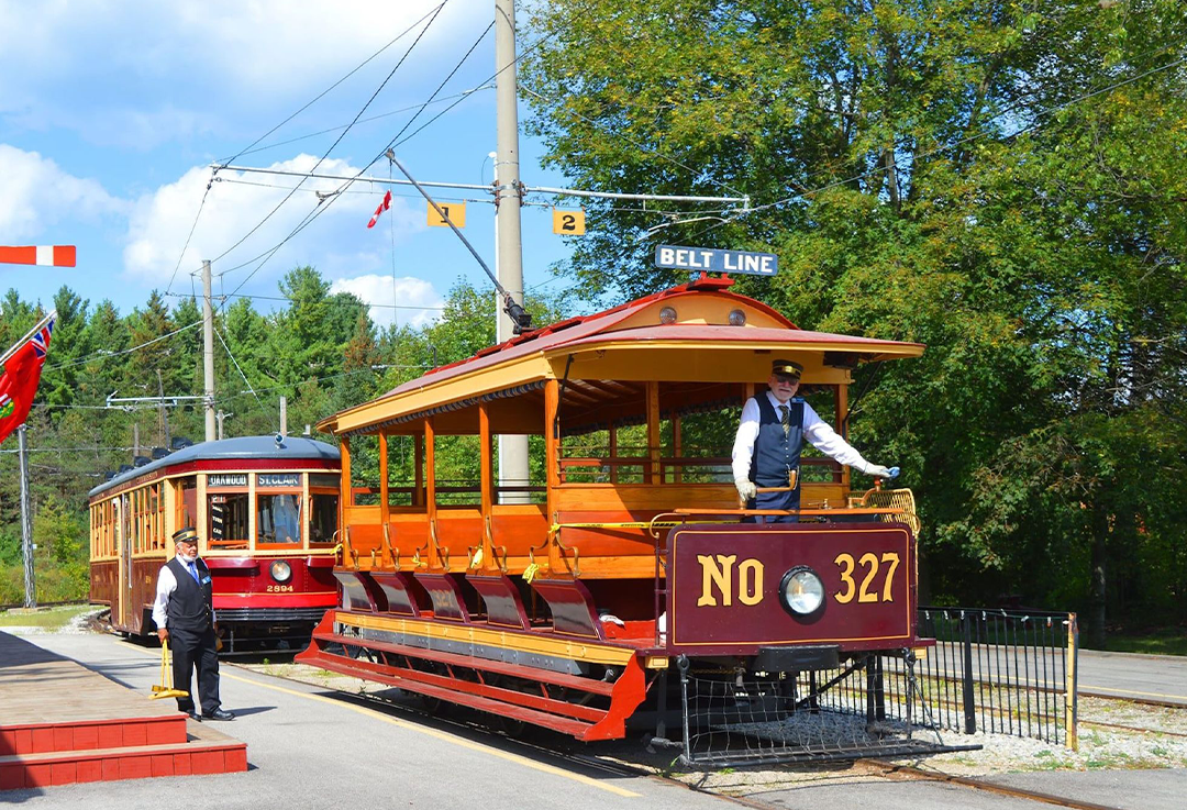 سفر با تراموای قدیمی در جنگل‌های نزدیک تورنتو