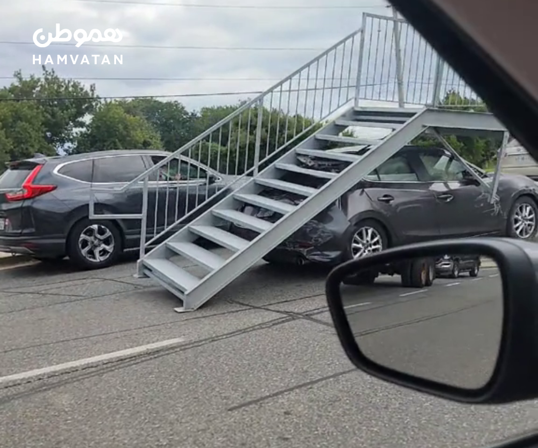 عجیب‌ترین صحنه رانندگی سال کانادا: پلکان فلزی بزرگ روی سقف ماشین