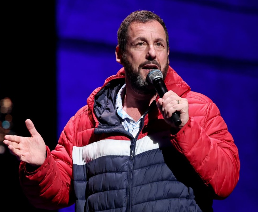 یک شب کمدی با آدام سندلر در تورنتو ۱۲ اکتبر – Scotiabank Arena